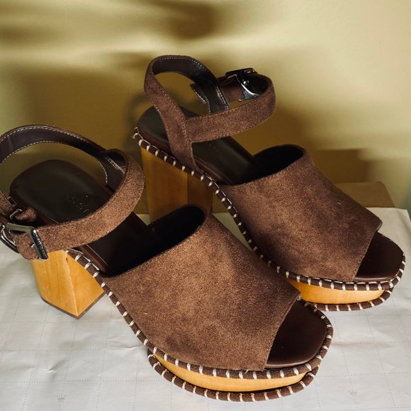 Womens' Clog Heel Pumps - Picture 3 of 8